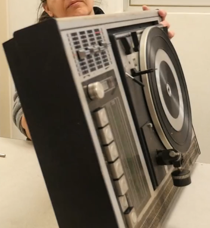 Démontage d’une platine vinyle en vidéo
